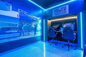 Stunning 7Bd Jacuzzi Pool Close to Disney Windsor Cay 16217