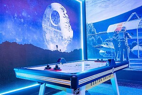 Stunning 7Bd Jacuzzi Pool Close to Disney Windsor Cay 16217