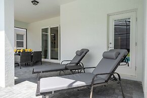 Stunning 7Bd Jacuzzi Pool Close to Disney Windsor Cay 16217