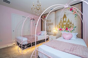 Stunning 7Bd Jacuzzi Pool Close to Disney Windsor Cay 16217