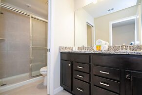Stunning 7Bd Jacuzzi Pool Close to Disney Windsor Cay 16217