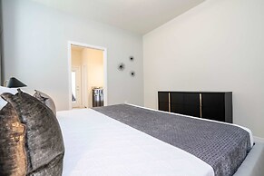 Stunning 7Bd Jacuzzi Pool Close to Disney Windsor Cay 16217