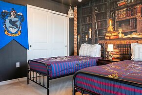 Stunning 7Bd Jacuzzi Pool Close to Disney Windsor Cay 16217