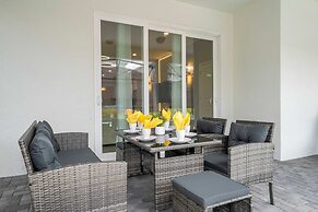 Stunning 7Bd Jacuzzi Pool Close to Disney Windsor Cay 16217