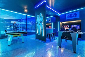 Stunning 7Bd Jacuzzi Pool Close to Disney Windsor Cay 16217