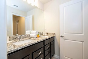 Stunning 7Bd Jacuzzi Pool Close to Disney Windsor Cay 16217