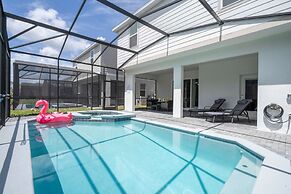 Stunning 7Bd Jacuzzi Pool Close to Disney Windsor Cay 16217