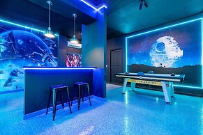 Stunning 7Bd Jacuzzi Pool Close to Disney Windsor Cay 16217