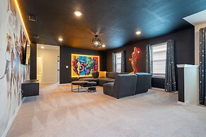 Stunning 7Bd Jacuzzi Pool Close to Disney Windsor Cay 16217