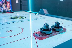 Stunning 7Bd Jacuzzi Pool Close to Disney Windsor Cay 16217