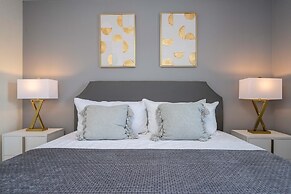 Stunning 7Bd Jacuzzi Pool Close to Disney Windsor Cay 16217