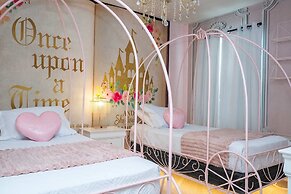 Stunning 7Bd Jacuzzi Pool Close to Disney Windsor Cay 16217