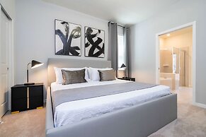 Stunning 7Bd Jacuzzi Pool Close to Disney Windsor Cay 16217