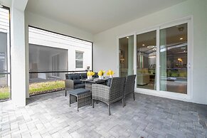 Stunning 7Bd Jacuzzi Pool Close to Disney Windsor Cay 16217