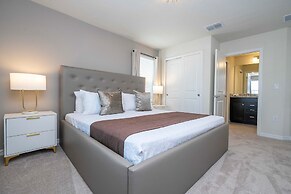 Stunning 7Bd Jacuzzi Pool Close to Disney Windsor Cay 16217