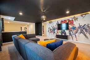 Stunning 7Bd Jacuzzi Pool Close to Disney Windsor Cay 16217