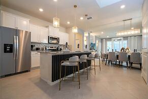 Stunning 7Bd Jacuzzi Pool Close to Disney Windsor Cay 16217