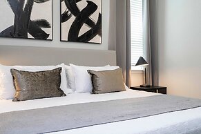 Stunning 7Bd Jacuzzi Pool Close to Disney Windsor Cay 16217