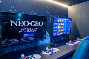 Stunning 7Bd Jacuzzi Pool Close to Disney Windsor Cay 16217