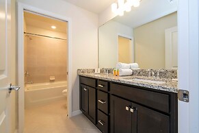 Stunning 7Bd Jacuzzi Pool Close to Disney Windsor Cay 16217