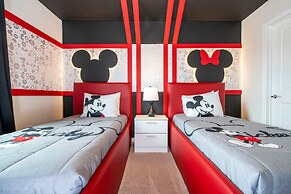 Stunning 7Bd Jacuzzi Pool Close to Disney Windsor Cay 16217