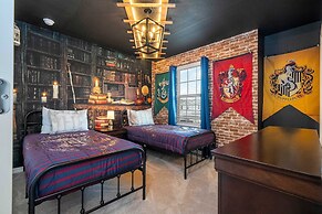 Stunning 7Bd Jacuzzi Pool Close to Disney Windsor Cay 16217