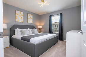 Stunning 7Bd Jacuzzi Pool Close to Disney Windsor Cay 16217