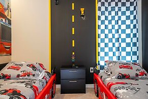 Stunning 7Bd Jacuzzi Pool Close to Disney Windsor Cay 16217