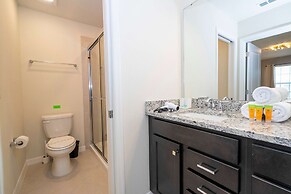 Stunning 7Bd Jacuzzi Pool Close to Disney Windsor Cay 16217