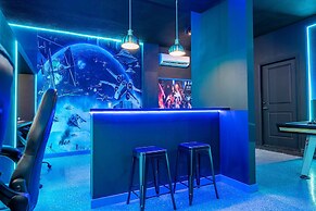 Stunning 7Bd Jacuzzi Pool Close to Disney Windsor Cay 16217