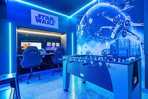 Stunning 7Bd Jacuzzi Pool Close to Disney Windsor Cay 16217