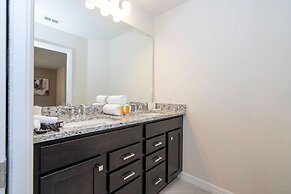 Stunning 7Bd Jacuzzi Pool Close to Disney Windsor Cay 16217