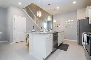 Stunning 7Bd Jacuzzi Pool Close to Disney Windsor Cay 16217