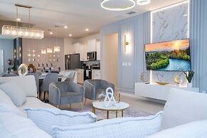 Stunning 7Bd Jacuzzi Pool Close to Disney Windsor Cay 16217