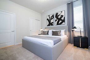 Stunning 7Bd Jacuzzi Pool Close to Disney Windsor Cay 16217