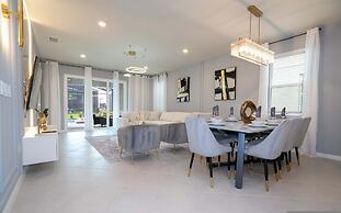 Stunning 7Bd Jacuzzi Pool Close to Disney Windsor Cay 16217