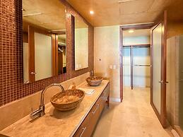 Tranquil Tides Oceanfront Family Oasis