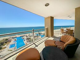 Tranquil Tides Oceanfront Family Oasis