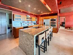 Tranquil Tides Oceanfront Family Oasis