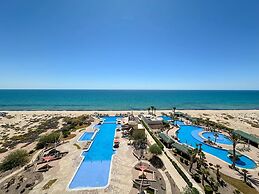 Tranquil Tides Oceanfront Family Oasis