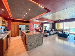 Tranquil Tides Oceanfront Family Oasis