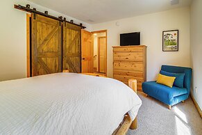 Sunny Cabin: 1 Mi to Tahoe Donner Resort!