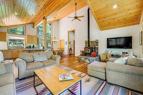 Sunny Cabin: 1 Mi to Tahoe Donner Resort!