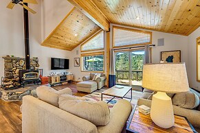 Sunny Cabin: 1 Mi to Tahoe Donner Resort!