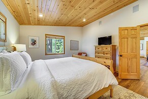 Sunny Cabin: 1 Mi to Tahoe Donner Resort!