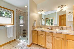 Sunny Cabin: 1 Mi to Tahoe Donner Resort!