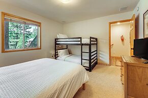 Sunny Cabin: 1 Mi to Tahoe Donner Resort!