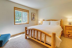 Sunny Cabin: 1 Mi to Tahoe Donner Resort!