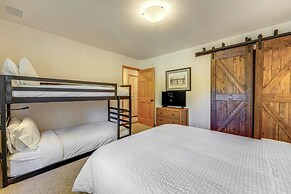 Sunny Cabin: 1 Mi to Tahoe Donner Resort!