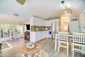 Island Cottage in Jensen Beach w/ Pool Access!